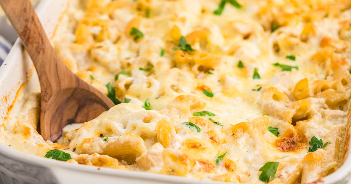 Easy One-Pan Chicken Alfredo Bake: Quick & Creamy Dinner